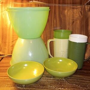 Vintage 1970s green melmac Tupperware plastic dishes